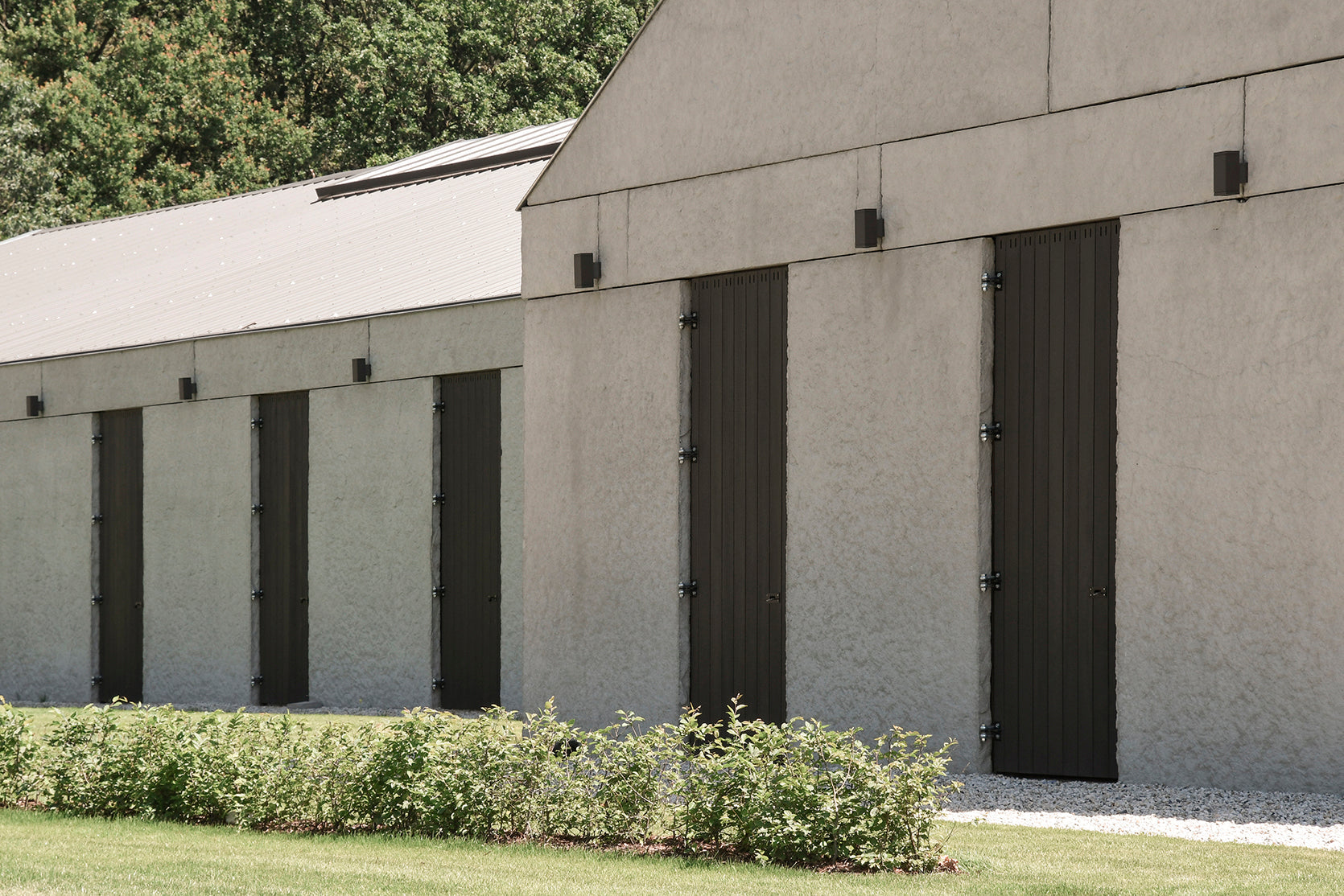 Equine center in Belgium with exterior wood finished with Rubio Monocoat Hybrid Wood Protector.