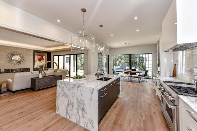 Kitchen with wooden floors finished with Rubio Monocoat Oil Plus 2C.