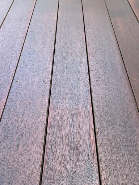 A kwila wood deck colored and protected using DuroGrit in the color Steppe Look.